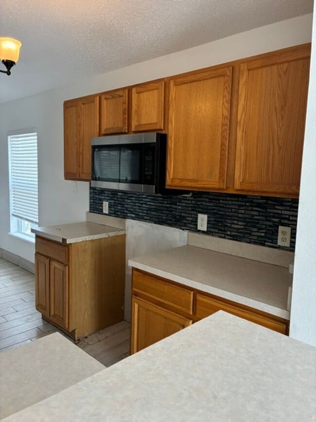 Building Photo - 616 Sunway Ln