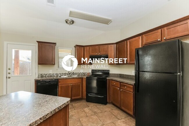 Building Photo - 3 Bedroom Pet-Friendly Home in Fort Worth, TX with Main Street Renewal