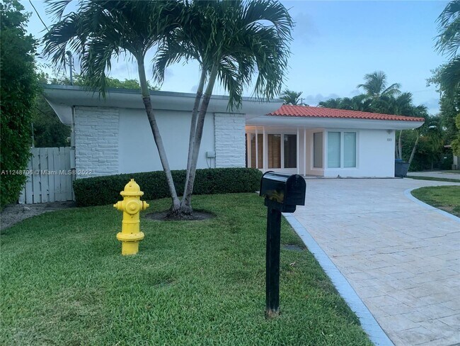 Building Photo - 1001 Surfside Blvd