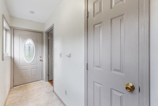 Building Photo - TWO BEDROOM HOUSE IN KELSO