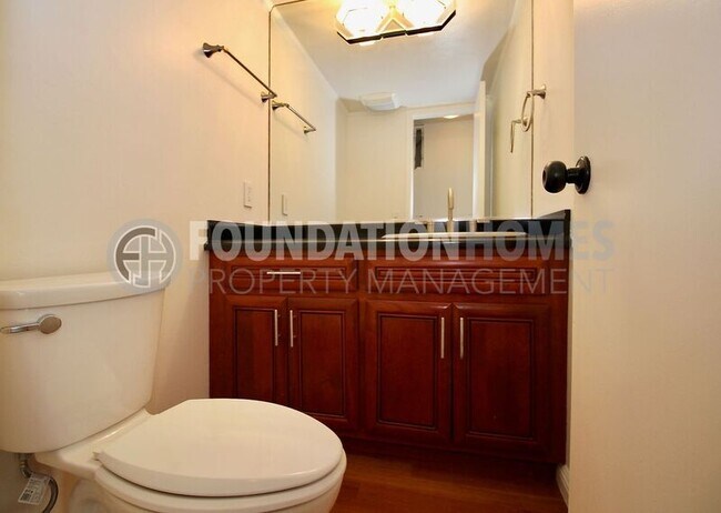 Building Photo - 373 San Luis Way
