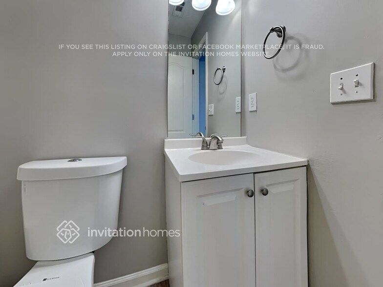 Building Photo - 821 Lorraine Ln