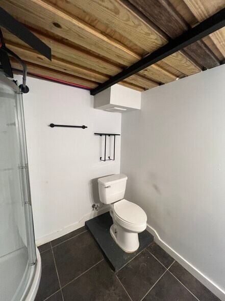 Building Photo - 4216 Poinsetta Dr