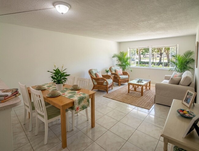 Building Photo - 14840 Naranja Lakes Blvd