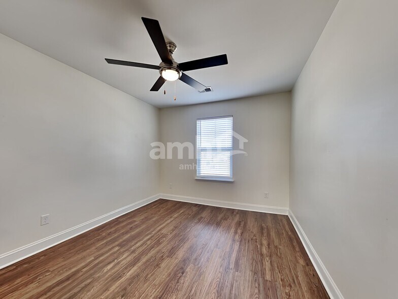 Building Photo - 447 Brookgreen Dr
