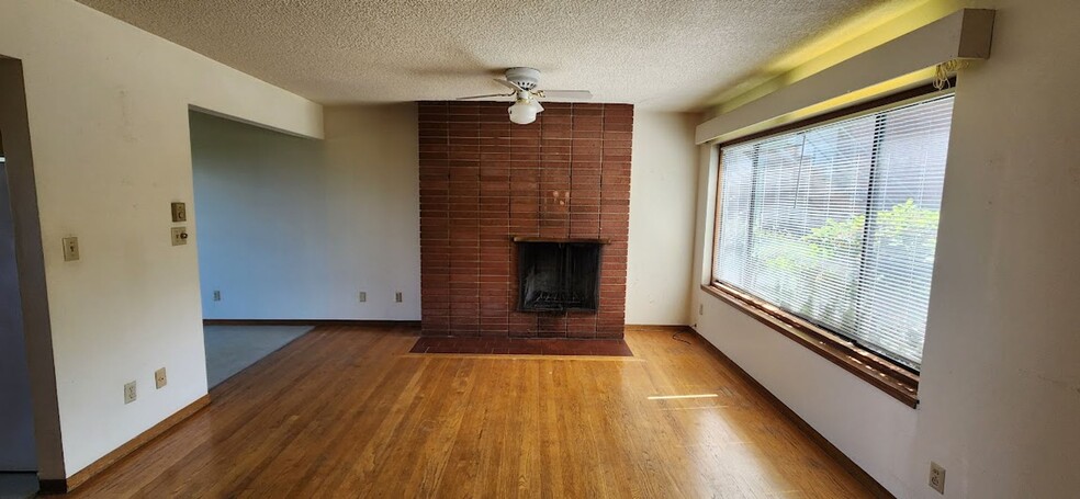 Building Photo - 2575 NW Lovejoy St