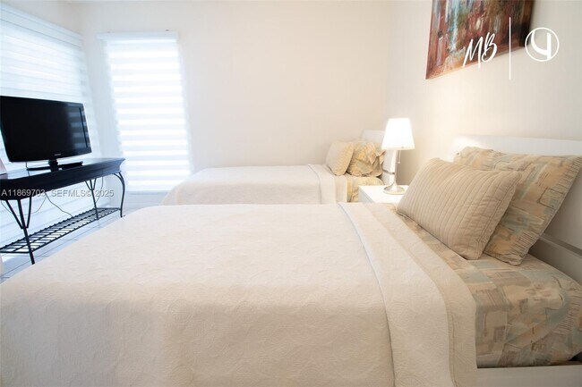 Building Photo - 17801 N Bay Rd