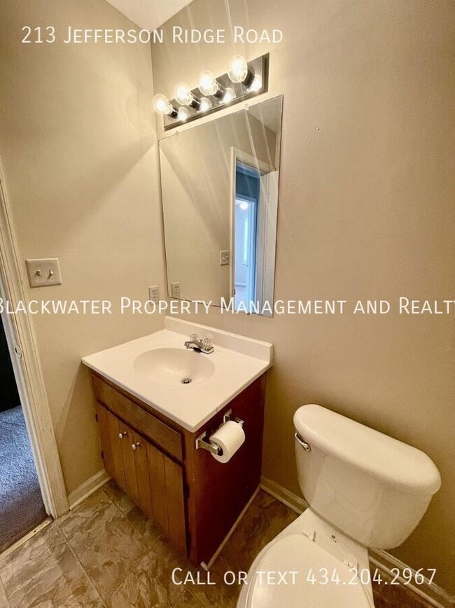 Building Photo - 213 Jefferson Ridge Rd