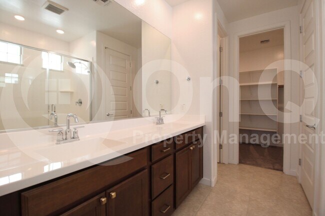 Building Photo - 1158 E Sabino Dr
