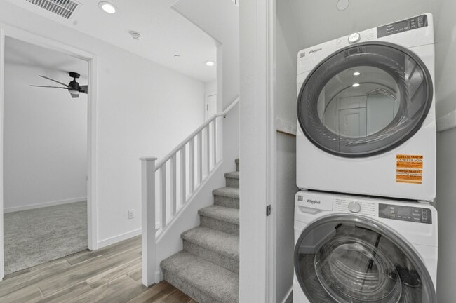 Building Photo - ** Like new Luxurious Modern townhome with 2 Master Suits in Warner Meadows**