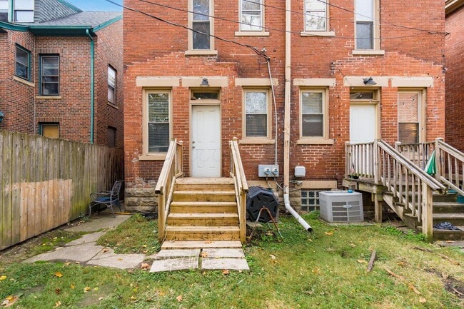 Building Photo - 884 Dennison Ave