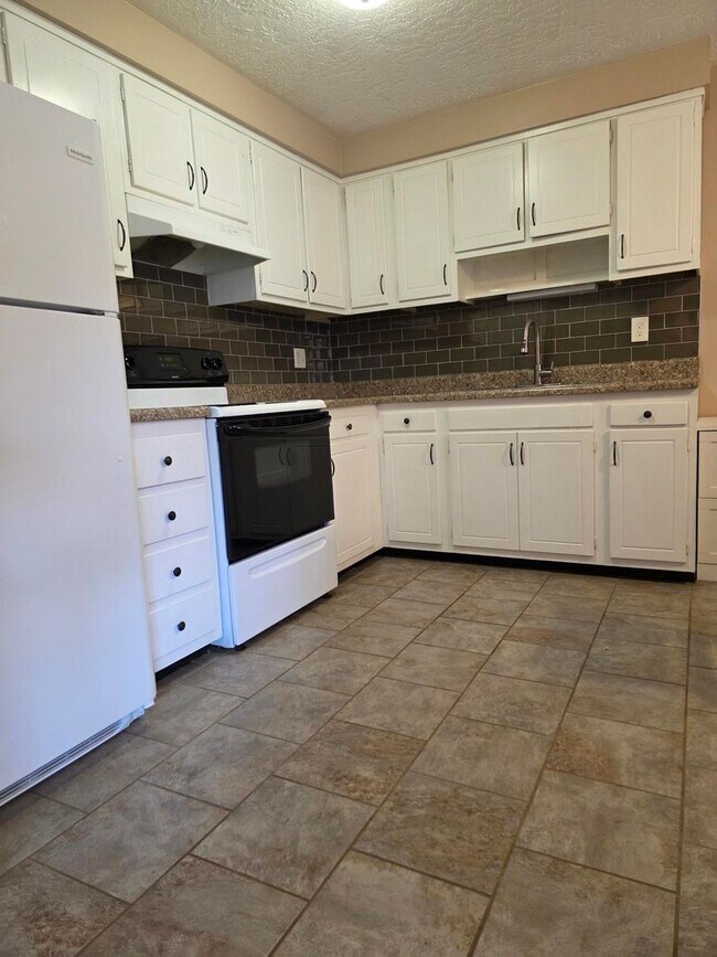 Building Photo - 1-Bedroom, 1-Bath
