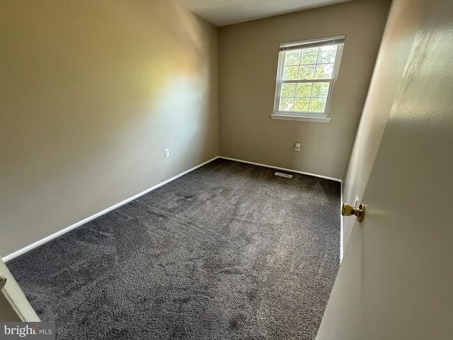 Building Photo - 34 King Charles Cir