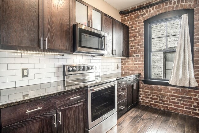 Building Photo - Stunning Downtown Condo