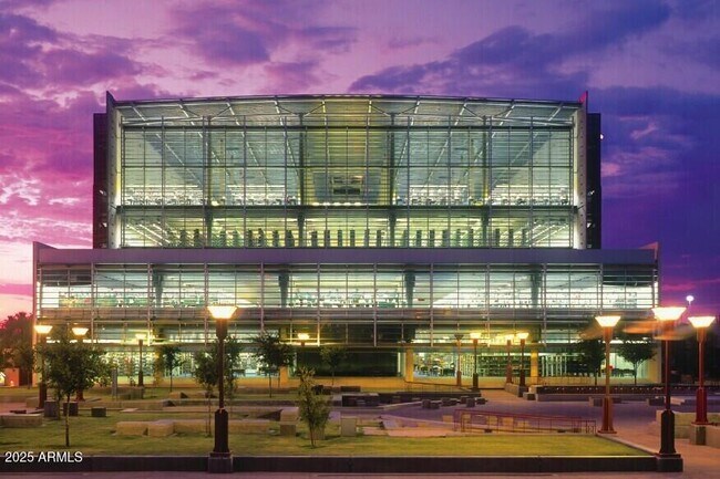 Building Photo - 208 W Portland St