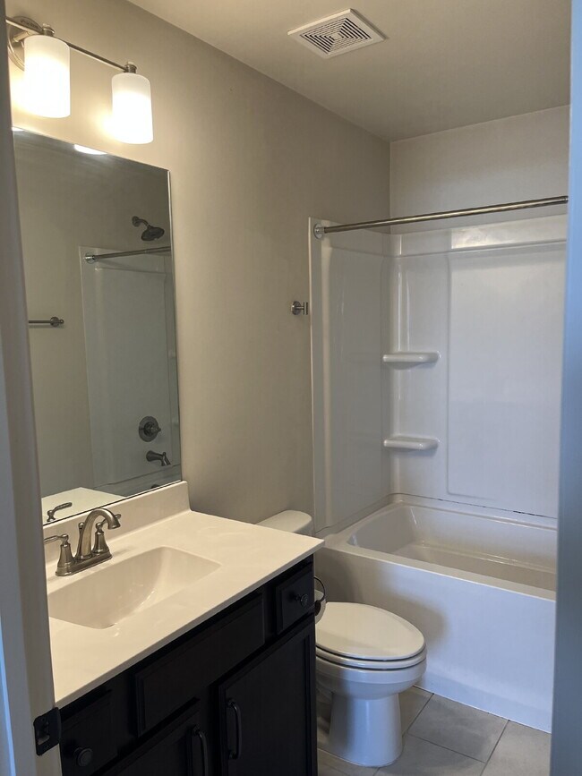 Building Photo - "Spacious 4-Bedroom Retreat with 3.5 Baths in Charming Mt. Juliet!"