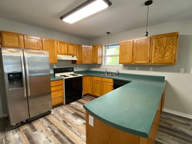 Building Photo - 1207 Red Bud Ave