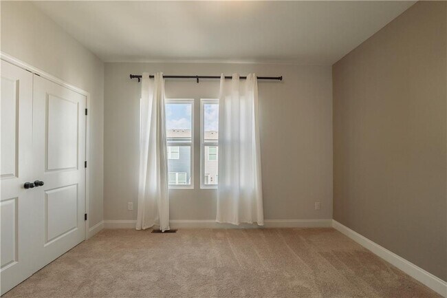 Building Photo - 313 Skylar Way SE