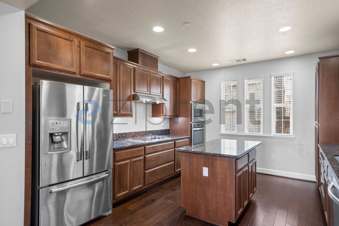 Building Photo - 328 Selby Lane