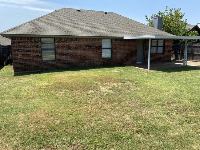 Building Photo - 1121 SW 100th Terrace