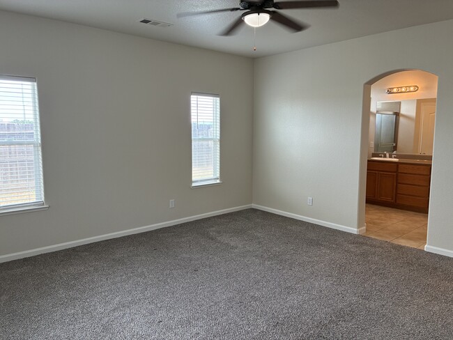 Building Photo - 3197 Dinkey Creek Ave