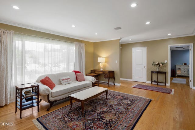 Building Photo - 142 W Santa Anita Terrace