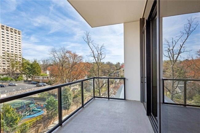 Building Photo - 2425 Peachtree Rd NE