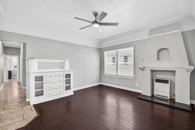 Interior Photo - 432-446 Walnut Avenue