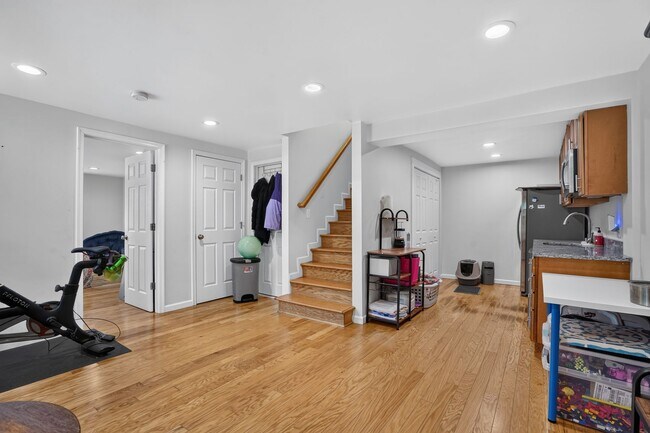Building Photo - 4725 Springbrook Dr