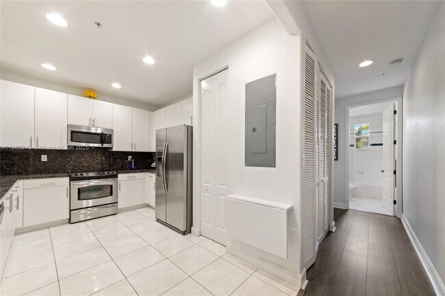 Building Photo - 482 SW 147th Ave