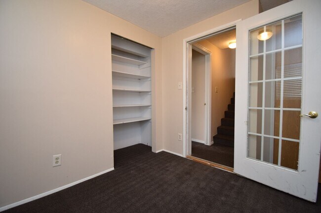 Building Photo - Spacious 5 Bed 2 Bath Home in West Jordan!
