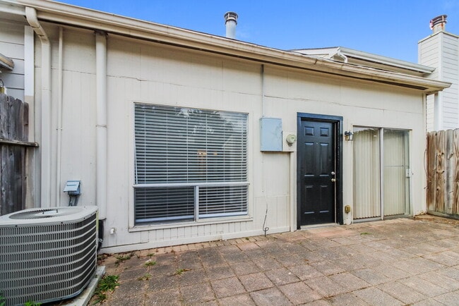 Building Photo - 7922 Grow Ln