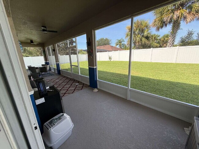 Building Photo - "Spacious 3-Bedroom Retreat with Bonus roo...