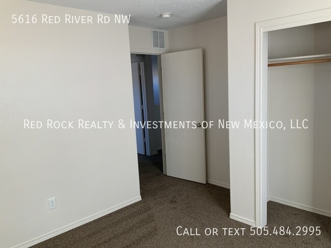 Building Photo - 4 Bedroom home in NW Albuquerque