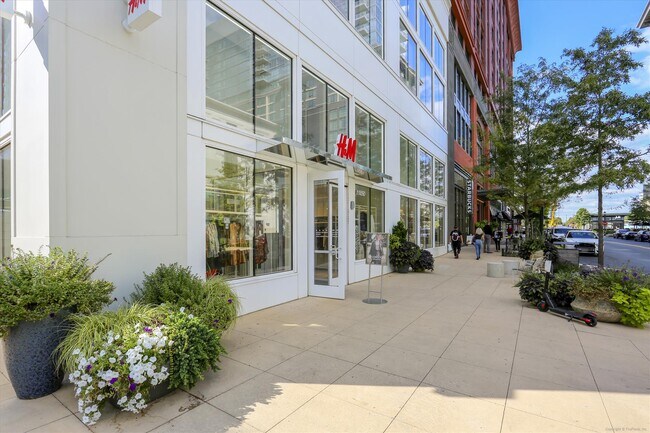 Building Photo - 10201 Grosvenor Pl