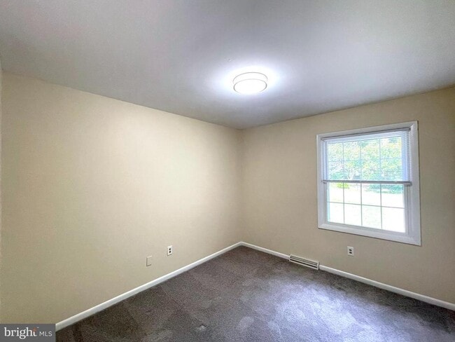 Building Photo - 40865 Spring House Ln