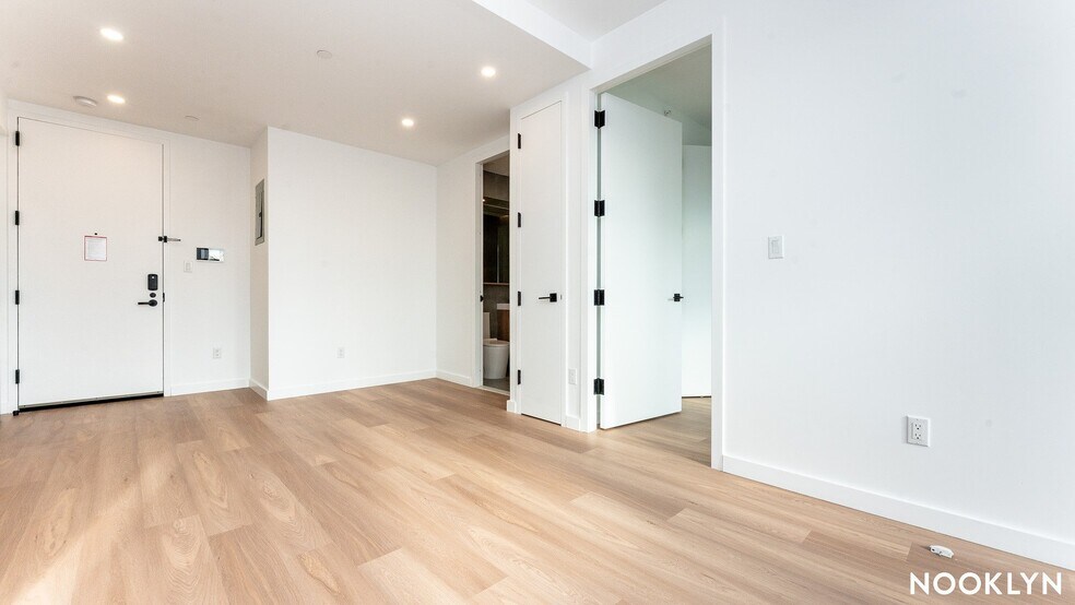 Building Photo - 654 Madison St