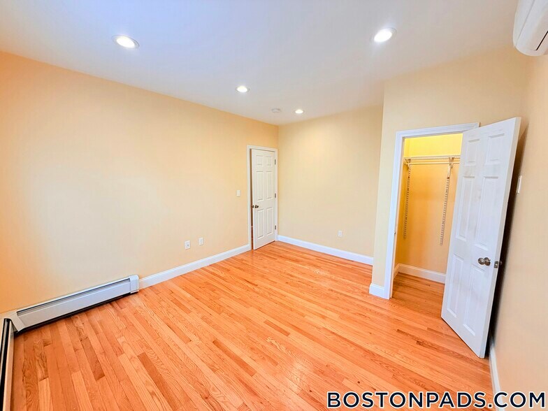 Building Photo - 27 Fessenden St