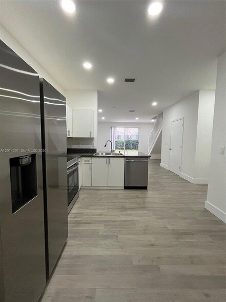 Building Photo - 2216 Ensenada Terrace