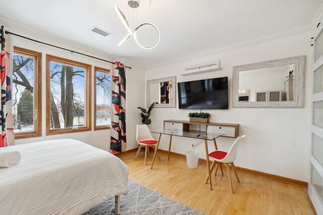 Building Photo - 40 Ella St