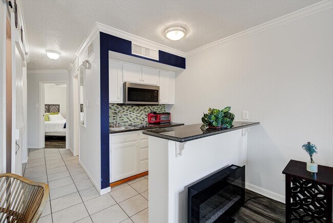 Building Photo - 6300 Seawall Blvd