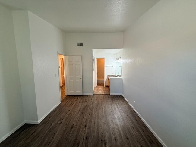 Building Photo - 14203 N 19th Ave