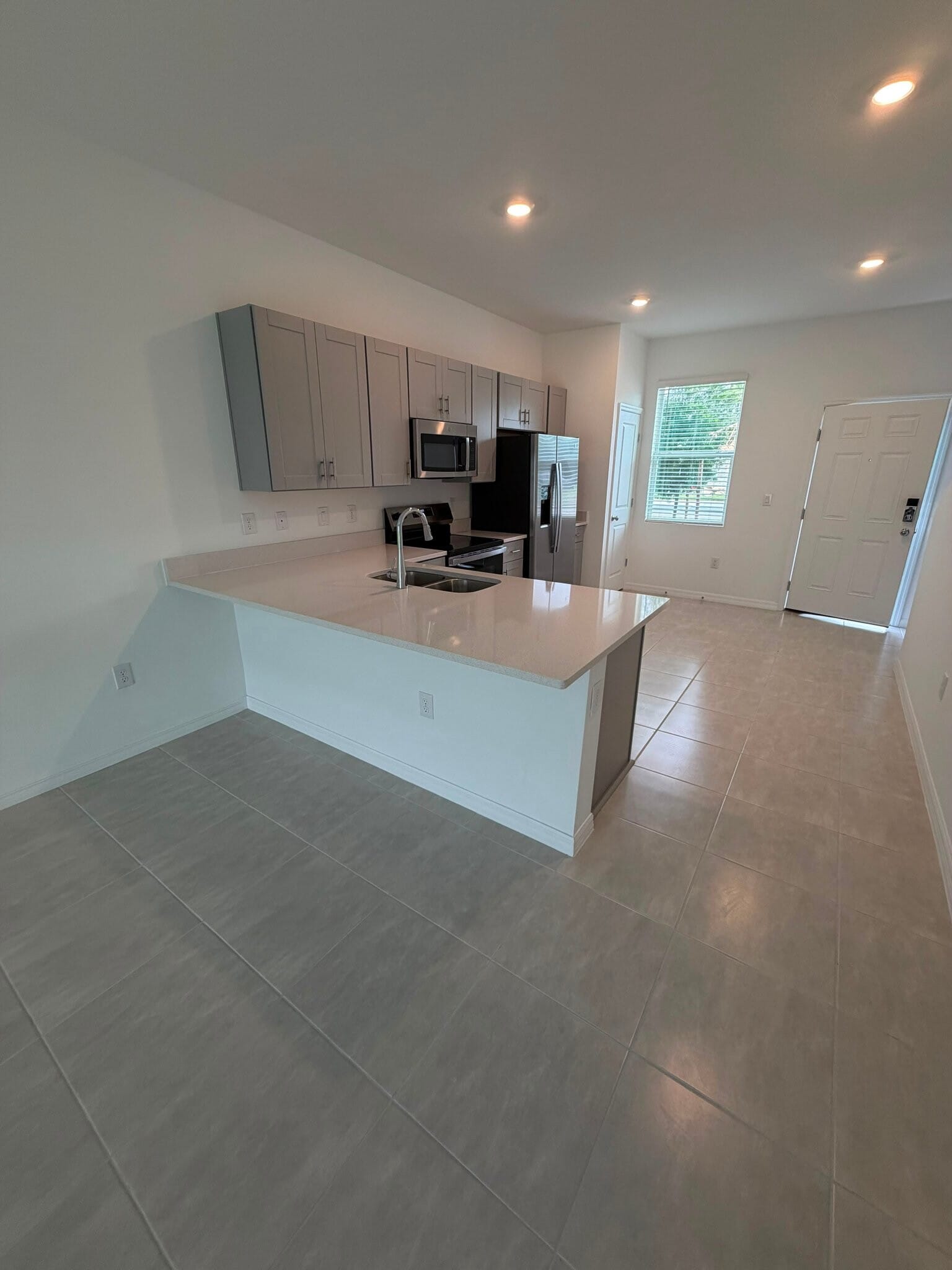 Building Photo - 2860 Skyline Lp