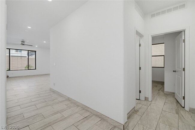 Building Photo - 8025 Texas Hls St