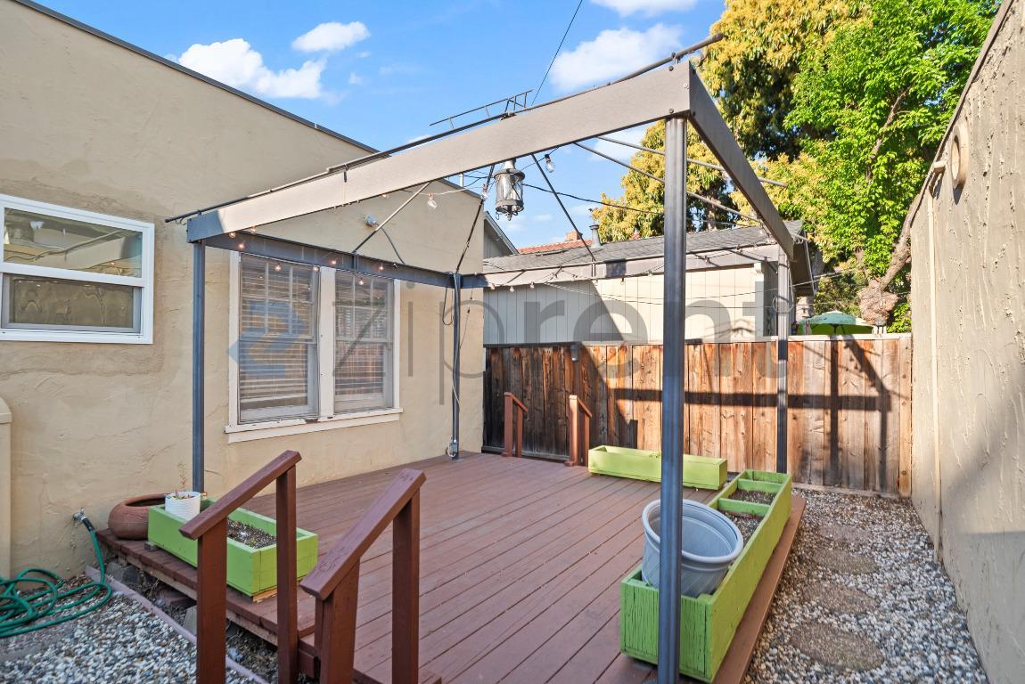 Building Photo - 148 Clayton Ave