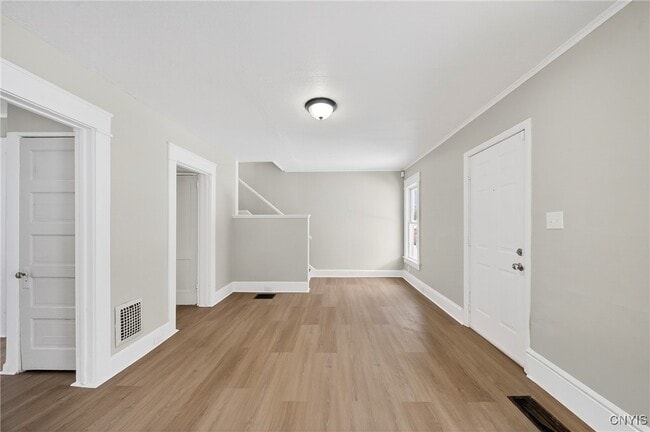 Building Photo - 162 Reed Ave