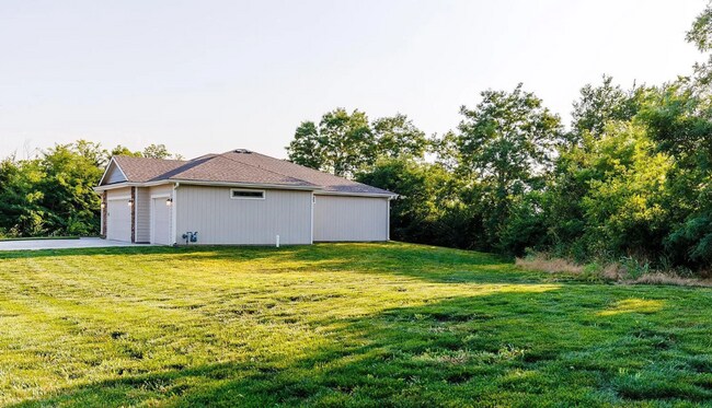 Building Photo - Don't miss out on this beautiful home!