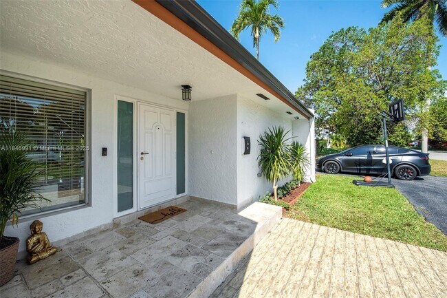 Building Photo - 5901 SW 56th Terrace