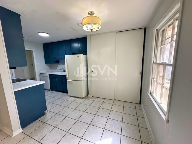 Building Photo - 110 Windsor Dr