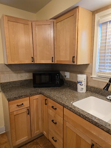 Building Photo - 2407-2407 Sycamore St